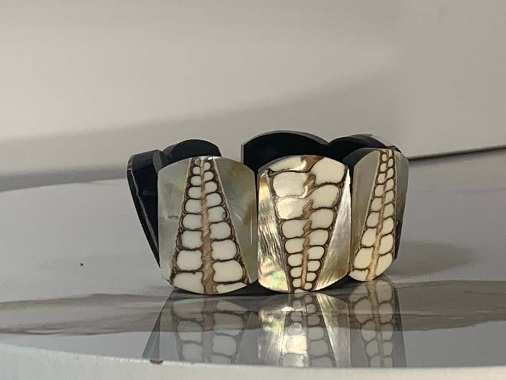 Cone shell stretch bracelet READ